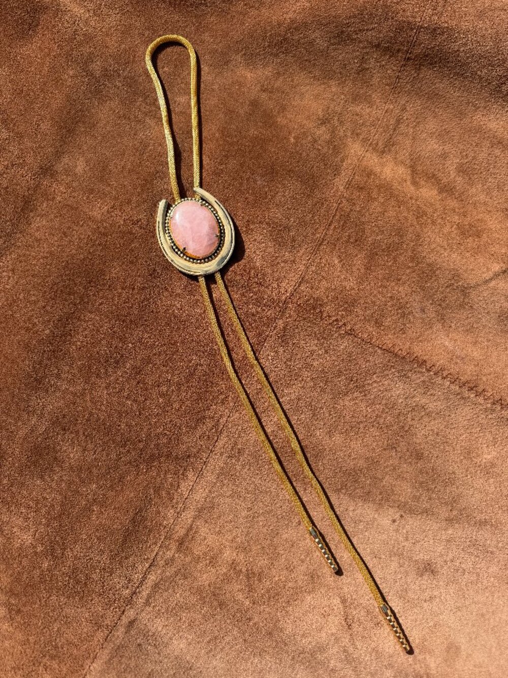Natural Stone Pink Cabochon Bolo Tie Gold Tone Horseshoe detail NFR